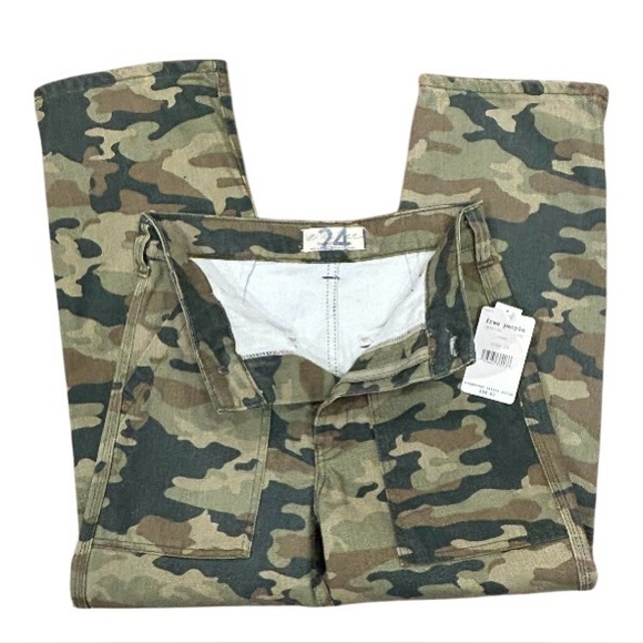 🔥NWT! FREE PEOPLE!! CAMOUFLAGE JEANS!! A MUST HAVE! TRENDING!!🔥 - Picture 9 of 15